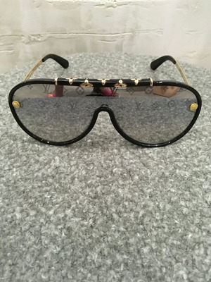 Louis Vuitton Z1058E sunglasses unisex like new, multicolored design