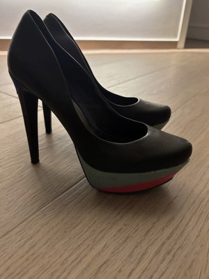 Jessica Simpson back platform stilettos used, size 38, black