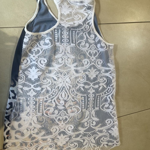 Anel sleeveless shirt with leopard print and lace back like new, size M