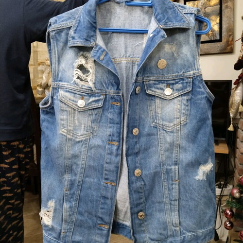 Sleeveless Denim Jacket Like New, Size Large, White and Blue