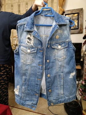 Sleeveless Denim Jacket Like New, Size Large, White and Blue