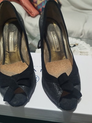Chiotis leather peep toe pumps size 38 with bow, like new