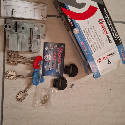Securemme armored door lock right used like new with combination kit