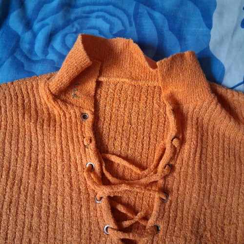 Knitted blouse size M like new, orange