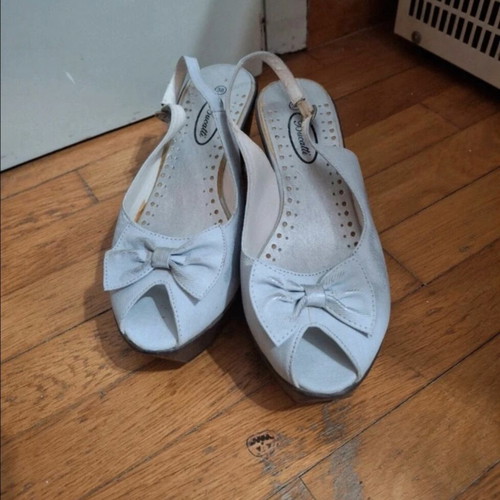 White peep toe platform pumps size 38, new