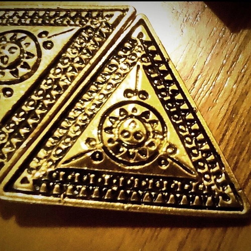 Double triangle earrings like new, gold color
