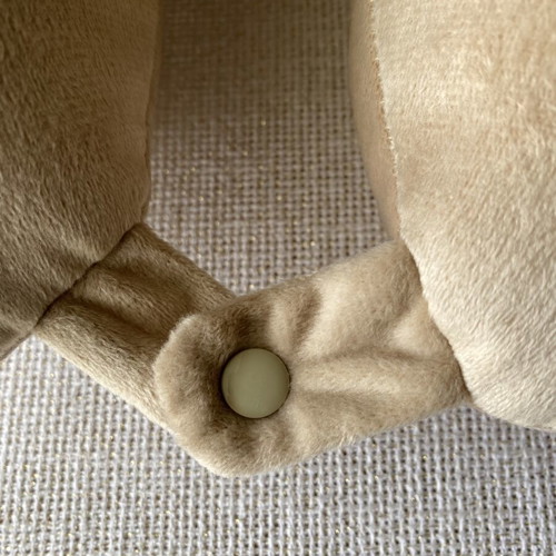 Travel Pillow like new, soft texture, ideal for comfortable trips