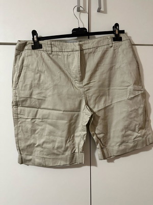 BSB bermuda with pockets beige like new