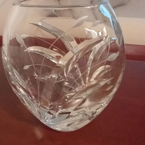 Crystal oval vase like new, 20 by 18 cm