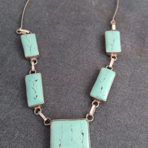 Vintage choker necklace with turquoise stones like new