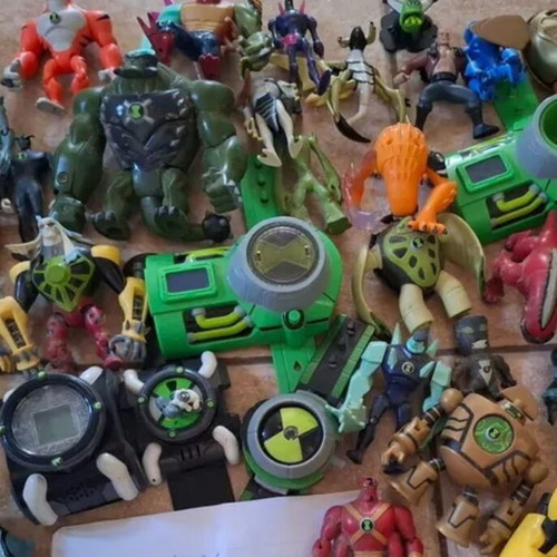 Ben 10 giant collection with figures and watches (Ben 10, Alien Force, Ultimate Alien)