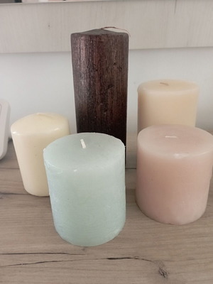 Set of five candles like new, various sizes and colors