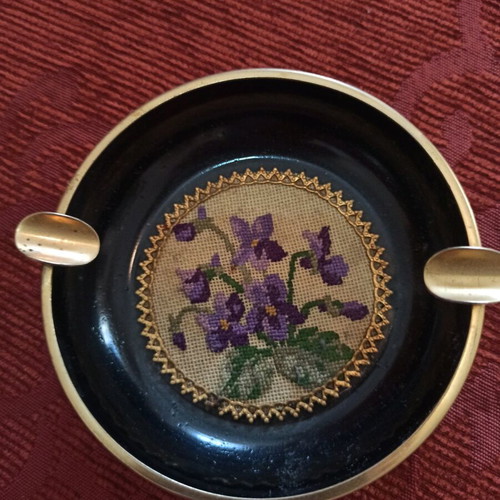 Decorative ashtray used with romantic handmade embroidery