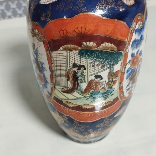 Satsuma decorative vase like new, hand painted Japanese ceramic