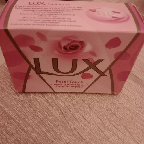Lux collectible soap like new with almond cream scent and rose petals