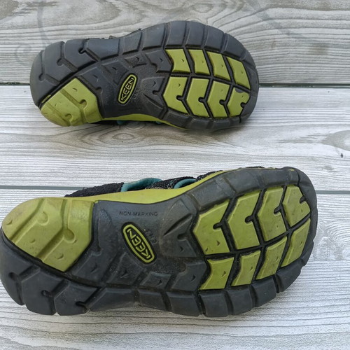 Keen Washable Kids Sandals size 25.5 like new