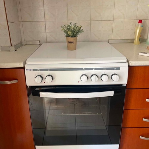 Robin kitchen stove with oven