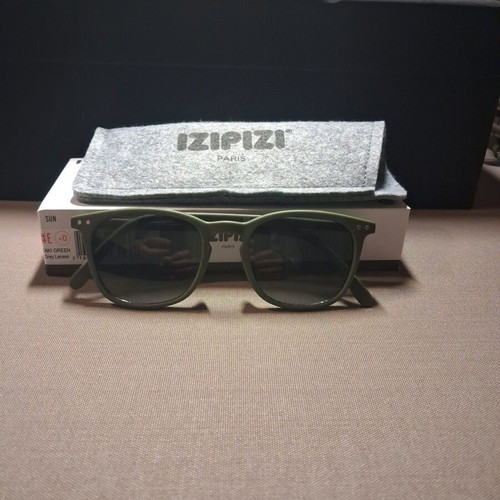 Izipizi Paris sunglasses like new, green