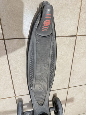 Globber Master Lights Foldable Kids Scooter like new with LED lights
