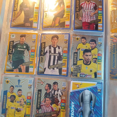 Adrenalyn Panini album like new with 350 cards, rare and duplicates