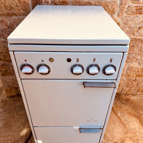 Siemens kitchen with enamel burners vintage like new