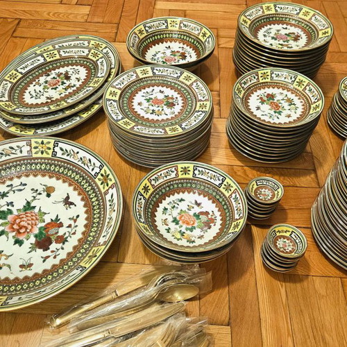 Chinese painted porcelain serving set 12 persons 93 pieces new with 6-person cutlery