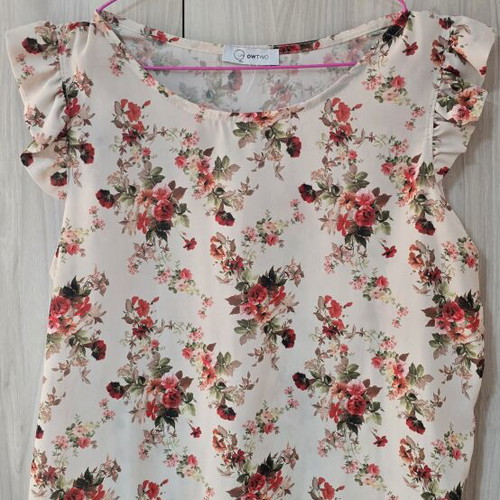 One two floral blouse like new, multicolor