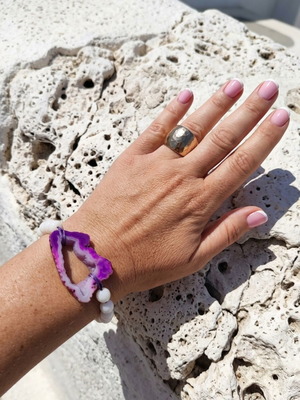 Bracelet with white coral and purple onyx new