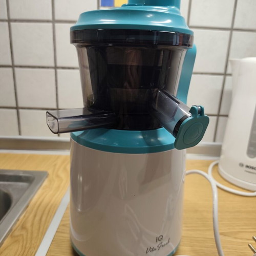 IQ JC 343 Juicer like new with cold press auger