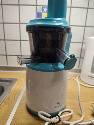 IQ JC 343 Juicer like new with cold press auger