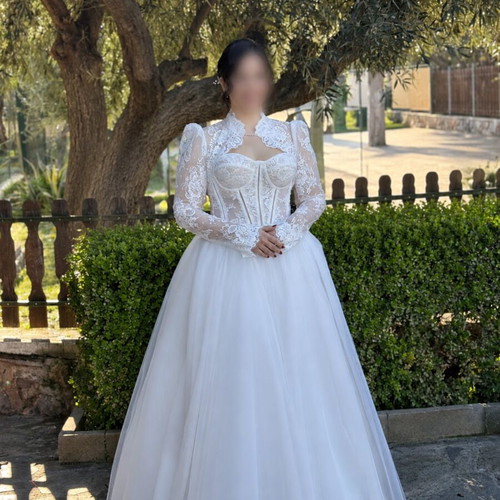 Romantic wedding dress new, lace and tulle, size 44 adaptable