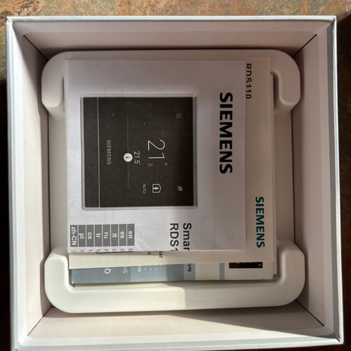 Siemens RDS110 Smart Thermostat new in packaging