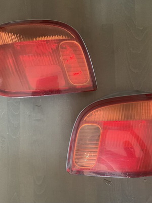 Toyota Yaris 1999-2005 πίσω φώτα μεταχειρισμένα, αριστερά και δεξιά