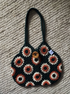 Granny Square shoulder bag new, knitted with wooden button