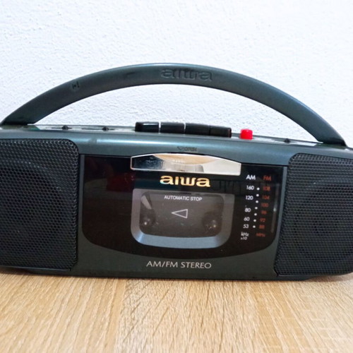 Aiwa CS P5 Portable 3 Band Radio Cassette Recorder used, not working, needs repair