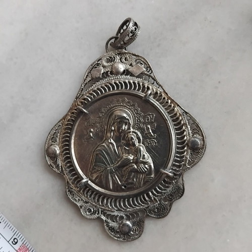 Vintage Φυλαχτό Κούνιας Παναγία Βρεφοκρατούσα with Filigree, like new