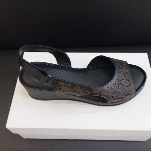 Leather platform sandals size 40, new, black
