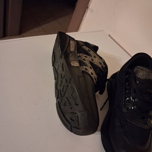 Women's sneakers like new, size 37, black athletic style