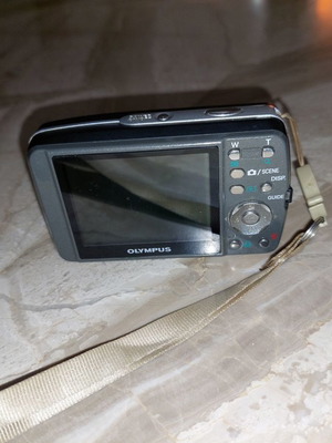 Olympus 600 Digital 6.0MP φωτογραφική μηχανή μεταχειρισμένη με 2 μπαταρίες και φορτιστή