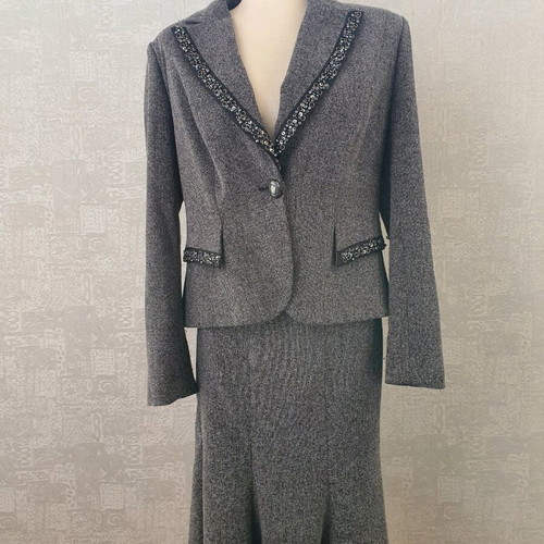Tayier skirt and jacket set grey like new, size 14