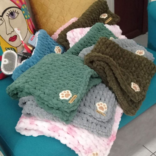 Handmade pet set with Alize Puffy yarn hypoallergenic