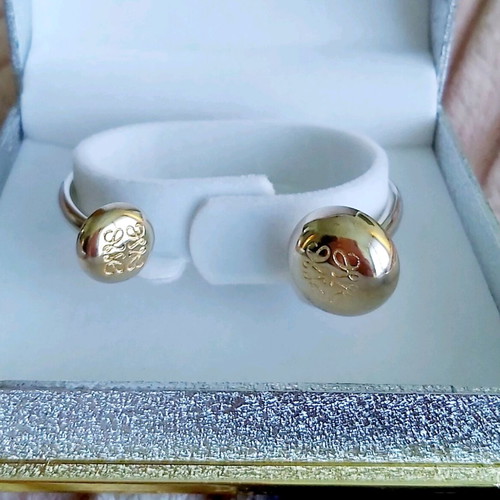 Bracelet used, gold color, size 17, bought in Italy