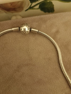 Pandora necklace like new, silver