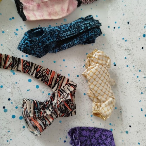 Monster High & Ever After High assorted clothes and accessories lot