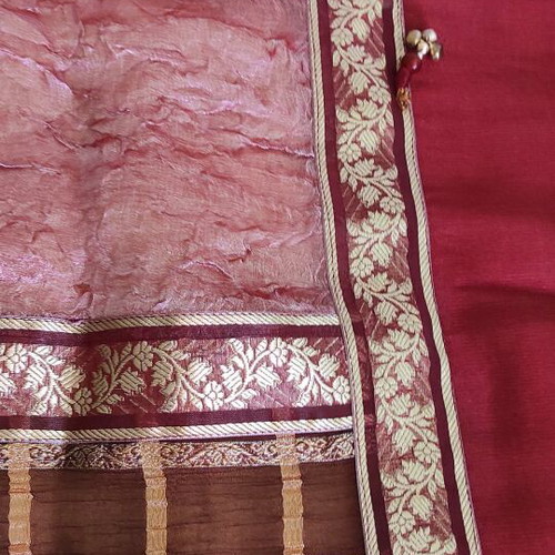 Christmas tablecloth like new, size 106x112