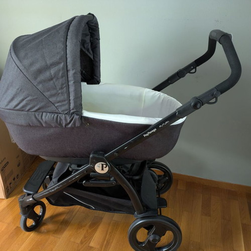 Peg Perego Futura Modular 3 in 1 stroller system like new with bassinet stand