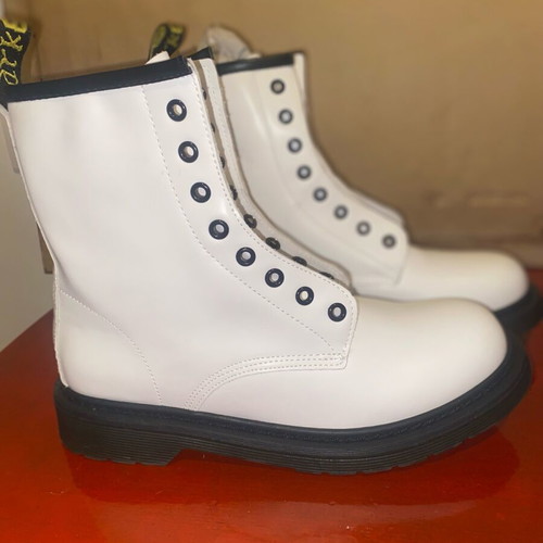 Women's white ankle boots like new, without laces