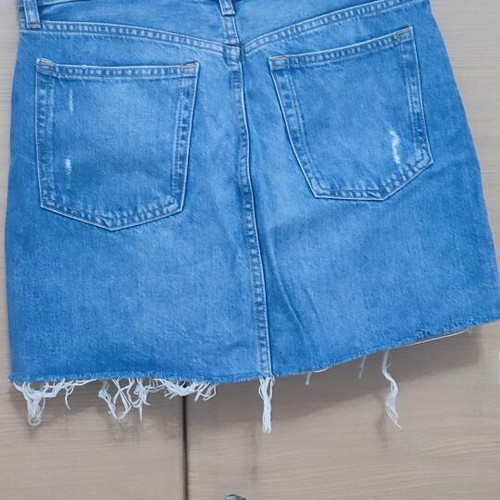 Denim mini skirt Mango like new, medium size, blue