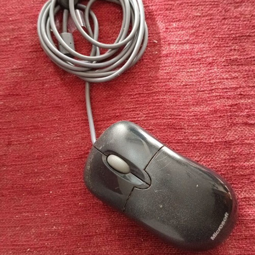 Microsoft Optical 200 mouse for computer like new with USB cable
