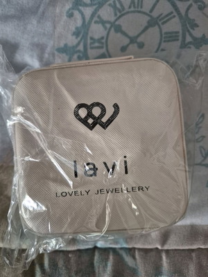 Κοσμηματοθήκη ταξιδιού δερμάτινη καινούργια, μπεζ